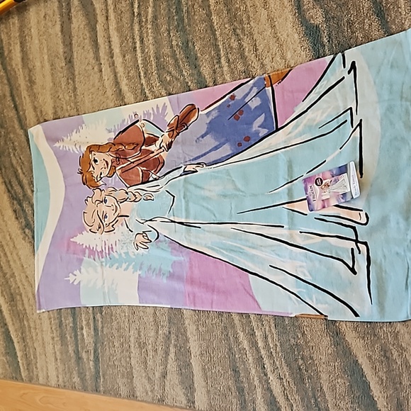 NWT Disney Bundle: FROZEN Elsa Anna Beach Towel, Doll Toy, PRINCESS Sunglasses - Picture 4 of 14